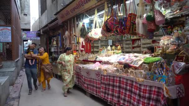 Vrindavan India Září 2022 Místní Trh Prodejci Oddaní Ulicích Vrindavan — Stock video