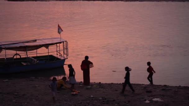 Vrindavan Ινδια Σεπτεμβρίου 2022 Θέα Στον Ποταμό Yamuna Από Σκάφος — Αρχείο Βίντεο
