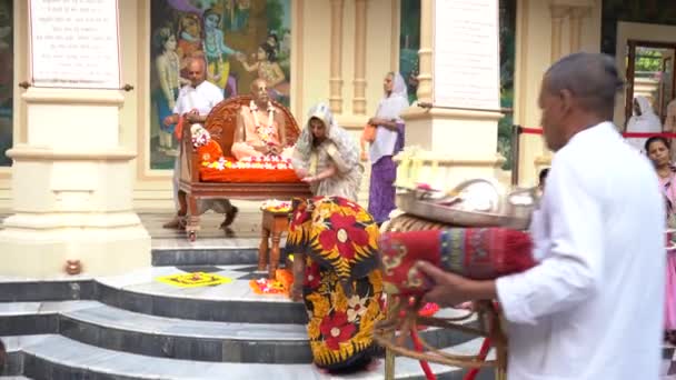 Vrindavan India September 2022 Devotee Playing Kirtan Chants Krishna Balarama — Stock Video