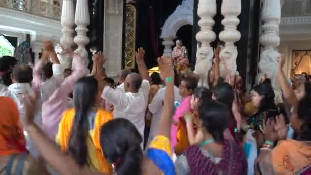 Вриндаван Индия Сентября 2022 Года Преданный Играющий Киртана Храме Кришна — стоковое видео