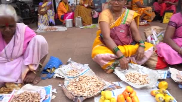 Sindhudurg Maharashtra India Mart 2023 Kadın Çiftçi Şehrin Sokak Çiftçisi — Stok video