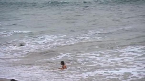 Goa India Mars 2023 Turist Njuter Solnedgången Vid Calangute Beach — Stockvideo