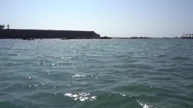 Mavi deniz suyu dalgaları, dalgalar su yüzeyi.