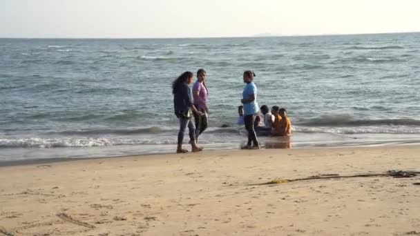 Malvan Maharashtra Índia Março 2023 Turistas Desfrutam Relaxam Praia Devbag — Vídeo de Stock
