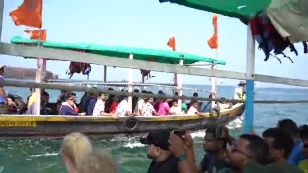 Malvan Maharashtra Indien März 2023 Touristen Die Mit Dem Boot — Stockvideo
