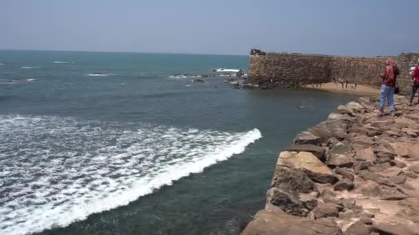 Malvan Maharashtra India Marzo 2023 Turistas Visitando Fuerte Sindhudurg Construido — Vídeo de stock