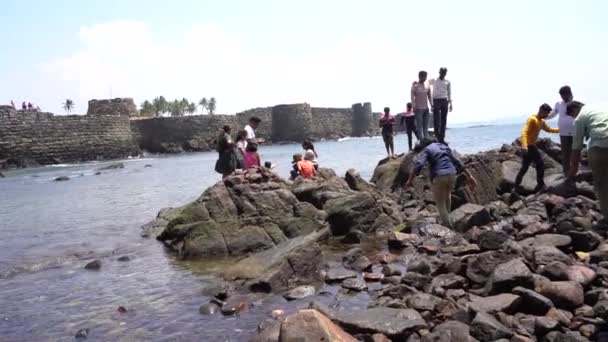 Малаван Маласія March 2023 Туристи Які Відвідують Форт Сіндхудбург Побудований — стокове відео