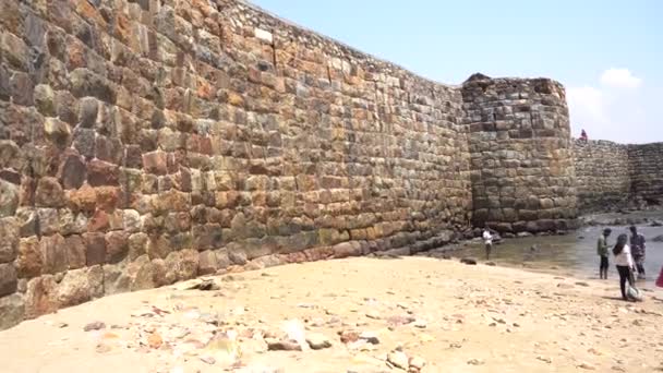 Malvan Maharashtra Ινδια Μαρτιου 2023 Τουρίστες Επισκέπτονται Φρούριο Του Σίντχουντμπουργκ — Αρχείο Βίντεο