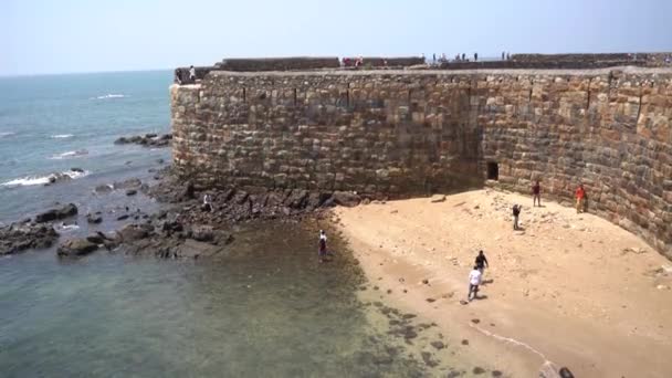 シンドゥーグル砦は マルバン コンカン海岸 マハラシュトラ インドの中心部にチャタパティ シヴァージ マハラージュによって建設された — ストック動画
