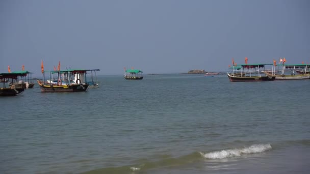 Ξύλινο Αλιευτικό Σκάφος Στη Θάλασσα Ινδία — Αρχείο Βίντεο