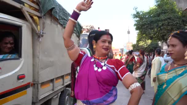 2023年1月9日印度马哈拉施特拉邦的Amravati 在宗教节日期间 异性恋者在街上游行 他们是印度社会中被承认为第三性别的社会群体 — 图库视频影像