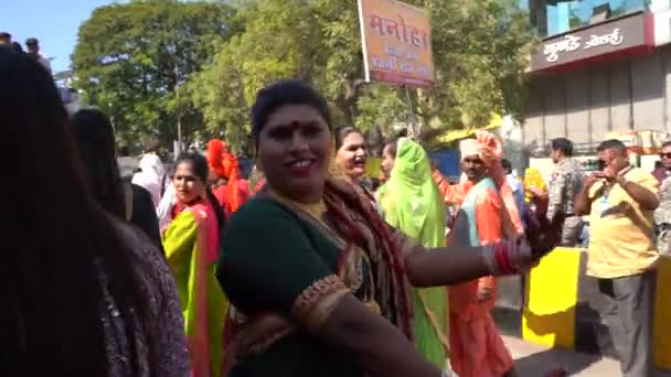 2023年1月9日印度马哈拉施特拉邦的Amravati 在宗教节日期间 异性恋者在街上游行 他们是印度社会中被承认为第三性别的社会群体 — 图库视频影像