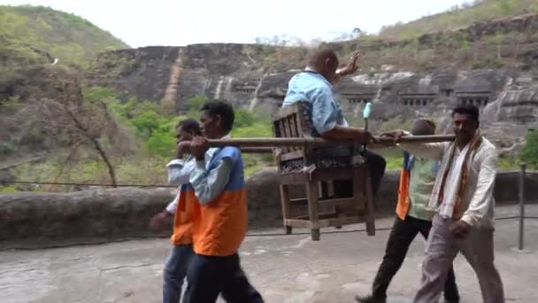Ajanta Maharashtra India Juni 2022 Toeristen Bezoeken Grotten Van Ajanta — Stockvideo