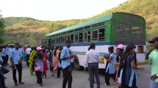 Ajanta Maharashtra India 2022年6月24日 游客参观Ajanta洞穴 Ajanta洞穴是联合国教科文组织的世界遗产 — 图库视频影像