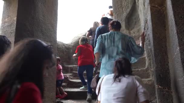 Ajanta Maharashtra India Июня 2022 Туристы Посещающие Пещеры Аджанты Пещер — стоковое видео