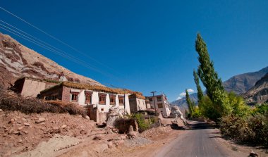 Himalayalar, Ladakh, Hindistan 'daki Himalaya Manali-Leh otoyolu.