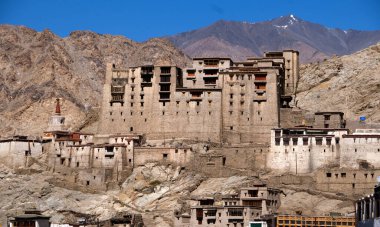 Leh Sarayı ve Namgyal Tsemo Manastırı, Ladakh