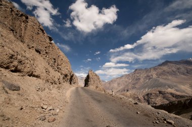 Himalayalar, Ladakh, Hindistan 'daki Himalaya Manali-Leh otoyolu.