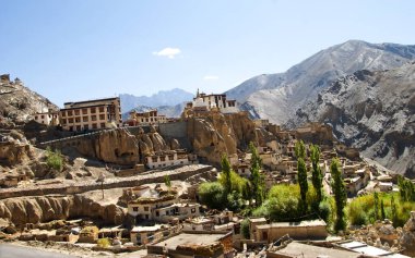 Lamayuru veya Yuru Gompa, Hindistan 'ın Batı Ladakh, Jammu ve Kashmir ilçelerinde bulunan Tibet Budist Gompa manastırıdır.