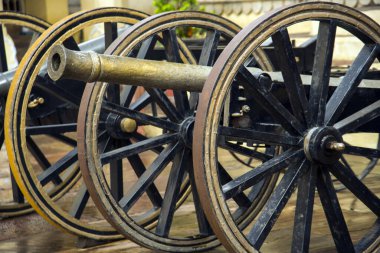 Chandra Mahal 'deki eski siyah toplar, Pembe Şehir' deki şehir sarayı, Jaipur, Rajasthan, Hindistan.