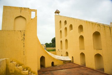 Jantar Mantar, Astronomik enstrüman, 1727 yılında Jaipur, Rajasthan, Hindistan 'da inşa edilen bir mimari astronomik enstrüman koleksiyonu. Burası UNESCO Dünya Mirasları Alanı.