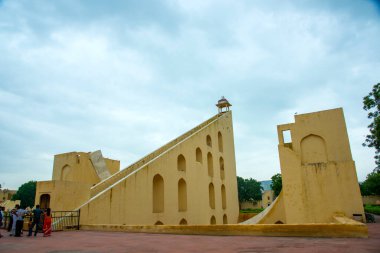 Jantar Mantar, Astronomik enstrüman, 1727 yılında Jaipur, Rajasthan, Hindistan 'da inşa edilen bir mimari astronomik enstrüman koleksiyonu. Burası UNESCO Dünya Mirasları Alanı.