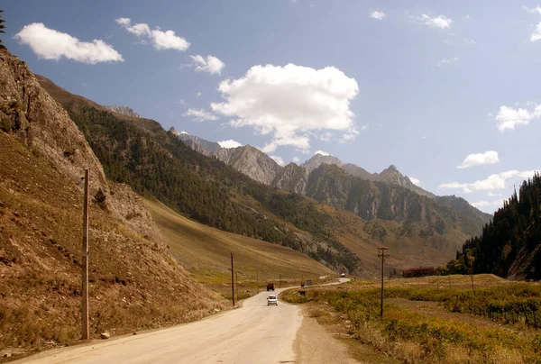 Himalayalar, Ladakh, Hindistan 'daki Himalaya Manali-Leh otoyolu.