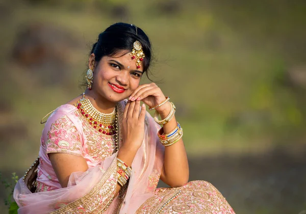 Beautiful Indian Bride Traditional Wedding Clothes — Stock Photo, Image