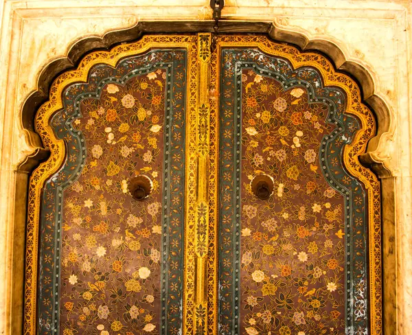 印度斋浦尔装饰型老式木门 — 图库照片