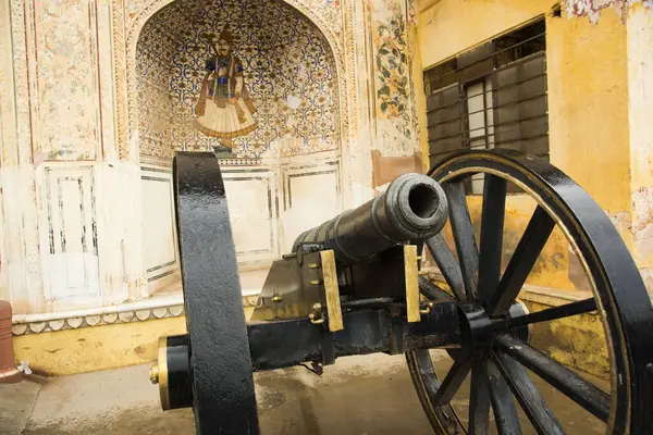 Canhões Negros Velhos Chandra Mahal Palácio Cidade Pink City Jaipur — Fotografia de Stock
