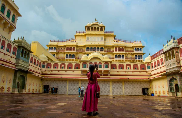Mujer Joven India Palacio Ciudad Jaipur Estado Rajastán India — Foto de Stock