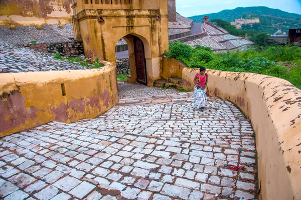 Mladá Turistka Amber Fort Indie Unesco World Heritage Site Indie — Stock fotografie