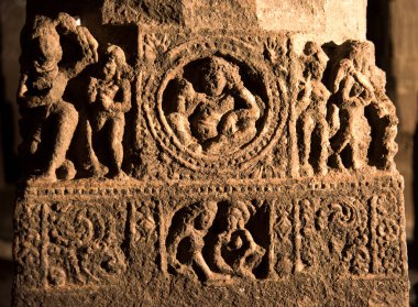 Aurangabad Mağaraları, 2. yüzyıldan kalma kaya kesimli Budist mağara anıtlarıdır.