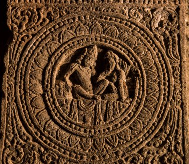 Aurangabad Mağaraları, 2. yüzyıldan kalma kaya kesimli Budist mağara anıtlarıdır.