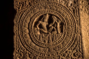 Aurangabad Mağaraları, 2. yüzyıldan kalma kaya kesimli Budist mağara anıtlarıdır.