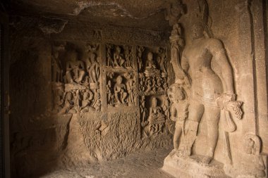 Aurangabad Mağaraları 'ndaki Buda Heykeli, Hindistan, Maharashtra, Aurangabad' da 2. yüzyıldan kalma kaya kesimli Budist mağara anıtlarıdır..