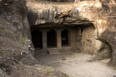 Aurangabad Mağaraları, Hindistan 'ın Maharashtra kentindeki Aurangabad şehrinde 2. yüzyıldan kalma kaya kesimli Budist mağara anıtlarıdır..