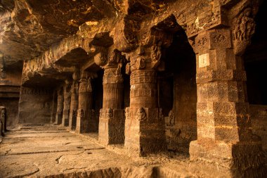 Aurangabad Mağaraları, Hindistan 'ın Maharashtra kentindeki Aurangabad şehrinde 2. yüzyıldan kalma kaya kesimli Budist mağara anıtlarıdır..