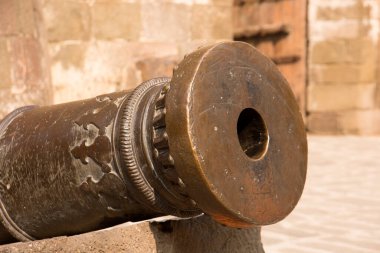 Maharashtra 'daki Daulatabad Kalesi' ndeki antik tarihi top MS 14. yüzyılda inşa edildi..