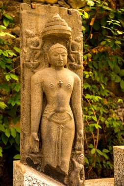 Daulatabad Kalesi, Hindistan 'da antik taş heykel.