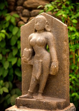 Daulatabad Kalesi, Hindistan 'da antik taş heykel.