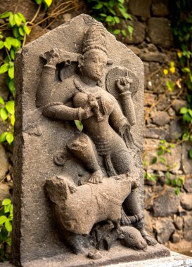 Daulatabad Kalesi, Hindistan 'da antik taş heykel.