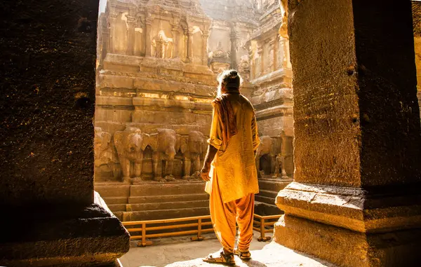 Hindu Sadhu Die Heiligen Männer Besuchen Den Kailasa Tempel Ellora — Stockfoto
