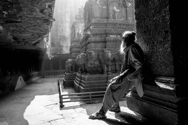 Hindu Sadhu Kutsal Adamlar Kailasa Tapınağını Ellora Mağaralarını Unesco Nun — Stok fotoğraf
