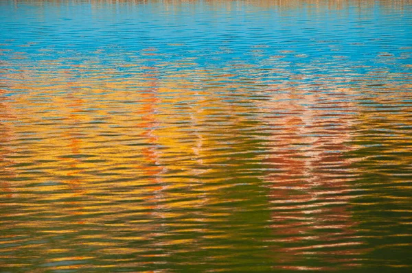 Отражение Солнечного Света Поверхности Воды — стоковое фото