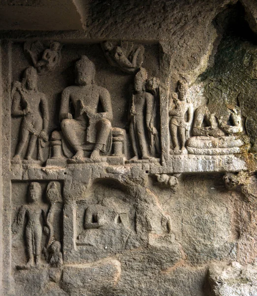 Aurangabad Mağaraları 'ndaki Buda Heykeli, Hindistan, Maharashtra, Aurangabad' da 2. yüzyıldan kalma kaya kesimli Budist mağara anıtlarıdır..