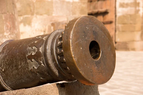 Maharashtra 'daki Daulatabad Kalesi' ndeki antik tarihi top MS 14. yüzyılda inşa edildi..