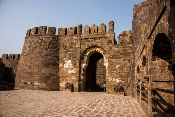 Aurangabad yakınlarındaki Antik Daulatabad kalesi, Maharashtra, Hindistan, MS 14. yüzyılda inşa edildi.