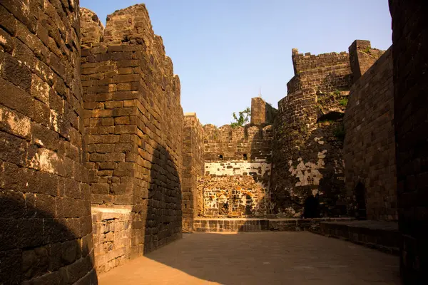 Aurangabad yakınlarındaki Antik Daulatabad kalesi, Maharashtra, Hindistan, MS 14. yüzyılda inşa edildi.