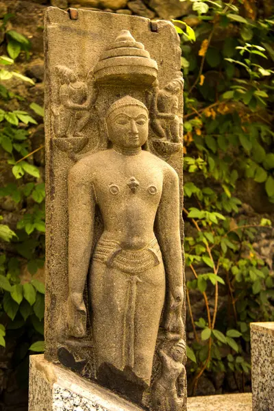 Daulatabad Kalesi, Hindistan 'da antik taş heykel.